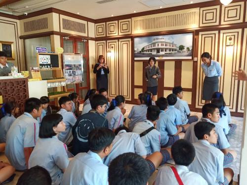 คณะอาจารย์และนักเรียนจากโรงเรียนกรพิทักษ์เข้าชมพิพิธบางลำพู ในวันที่ 29 พฤศจิกายน 2561