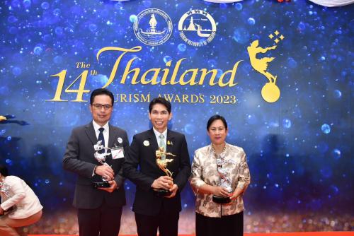 อธิบดีกรมธนารักษ์ และคณะผู้บริหาร เข้ารับพระราชทานรางวัลอุตสาหกรรมท่องเที่ยวไทย (Thailand Tourism Awards) ครั้งที่ 14 ประจำปี 2566 จากทูลกระหม่อมหญิงอุบลรัตนราชกัญญา สิริวัฒนาพรรณวดี